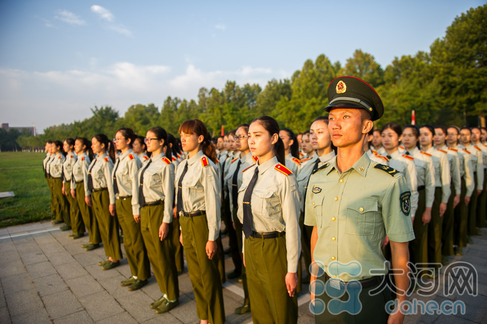 郑州大学万名新生举行系列活动纪念抗战胜利70周年