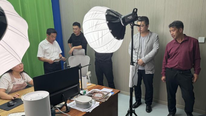 城西街道赴马庄桥镇学习“五星”支部创建经验